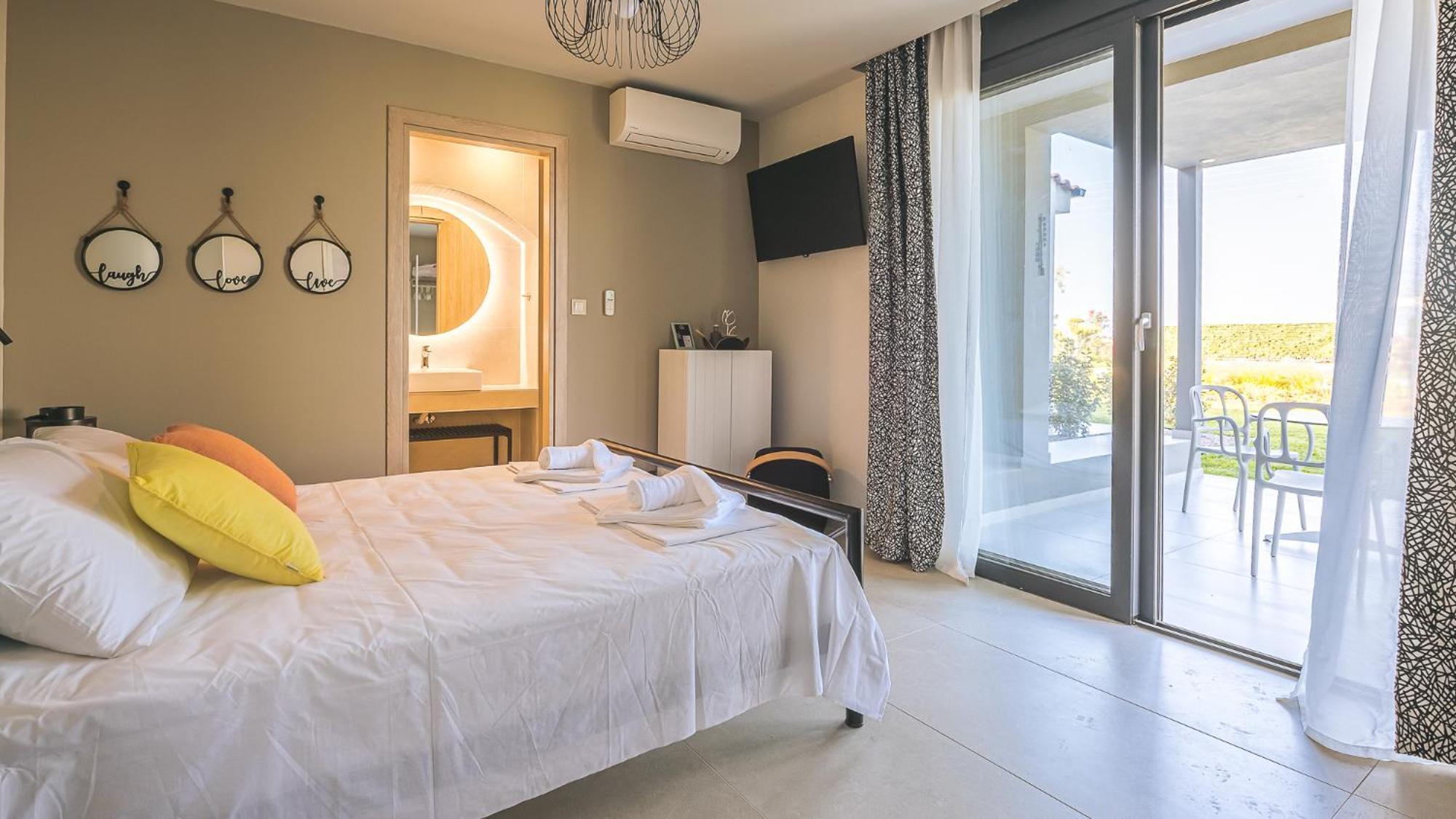 Electra Beachfront Suites, Nea Irakleia Nea Iraklia Exterior foto